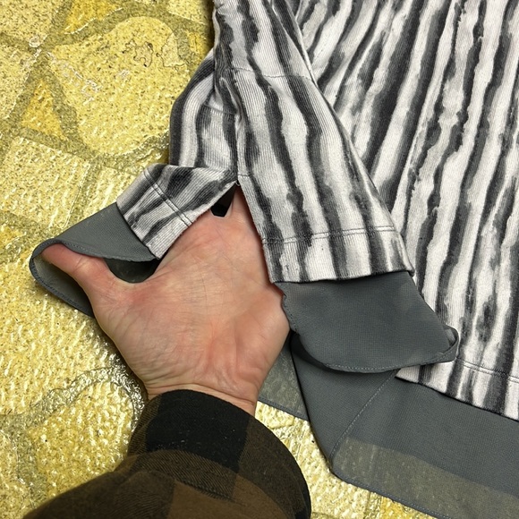 EUC Vera Wang long top - Picture 7 of 15